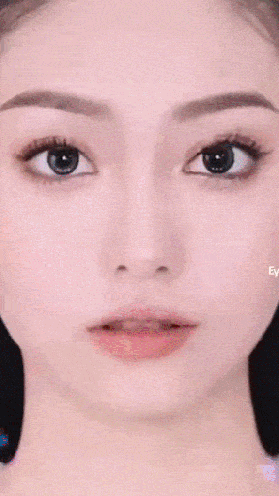 Crayon à sourcils 3D hydrofuge - démonstration d'application